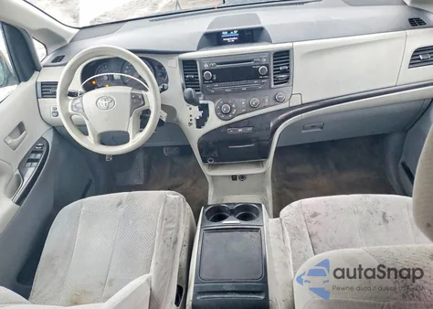 2012 Toyota Sienna Le z USA, uszkodzony, nr VIN 5TDKK3DC2CS241813